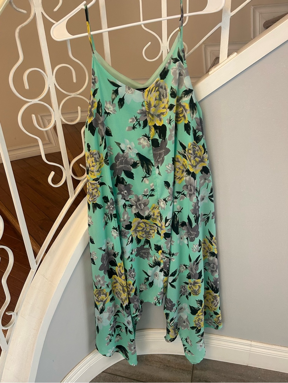 Design Lab Women’s Pastel Mint Floral
Asymmetric Handkerchief Hem Dress Size L - Picture 10 of 15